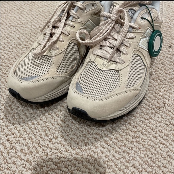 New Balance 2002r - worn a few times in good condition - Picture 3 of 4